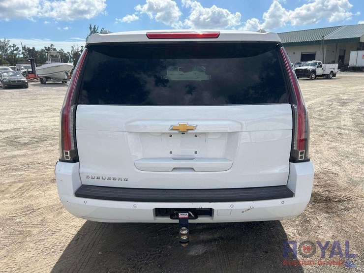 2019-chevrolet-suburban-image-29