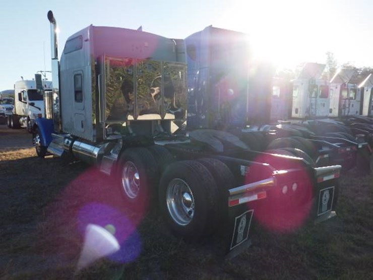 2020-kenworth-w900l-image-8