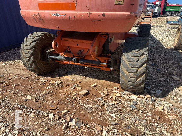 2013-jlg-800s-image-7