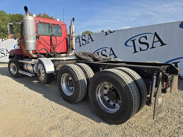 2005-mack-cl733-image-3