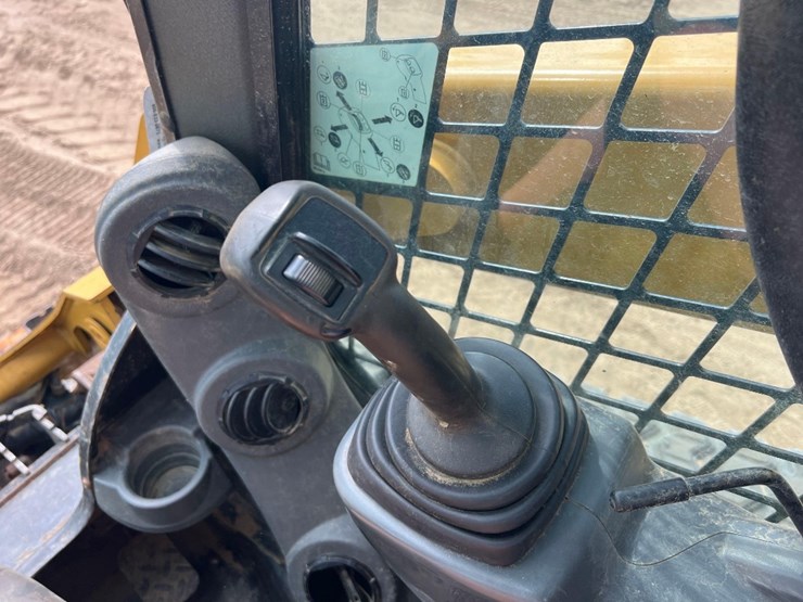 2018-caterpillar-259d-image-26