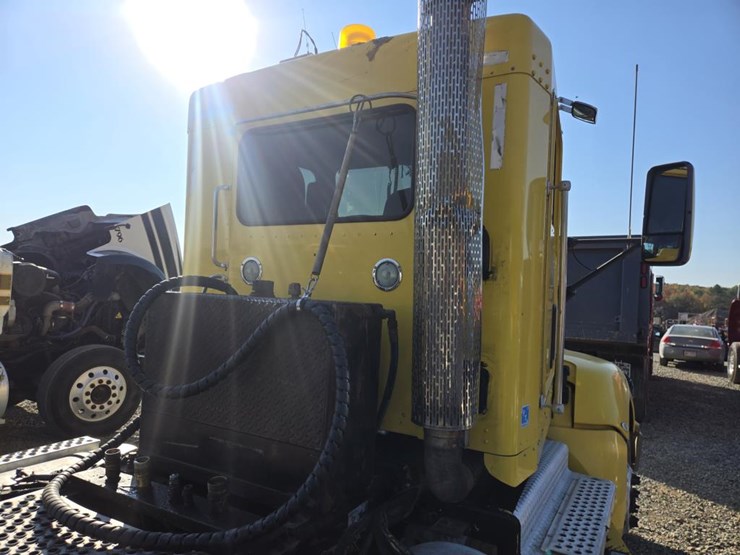 2012-kenworth-t660-image-15