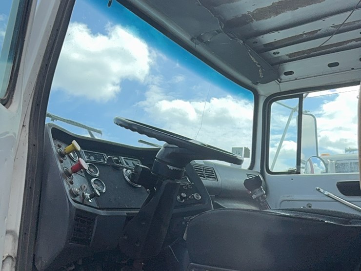 1995-ford-l9000-image-38