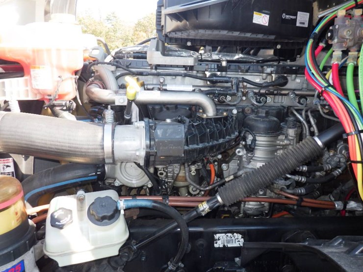 2019-freightliner-cascadia-126-image-13