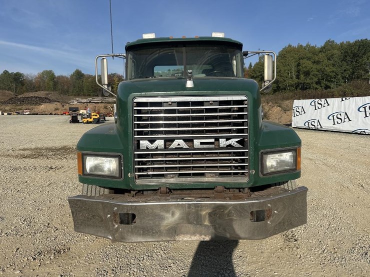 2005-mack-cl733-image-8