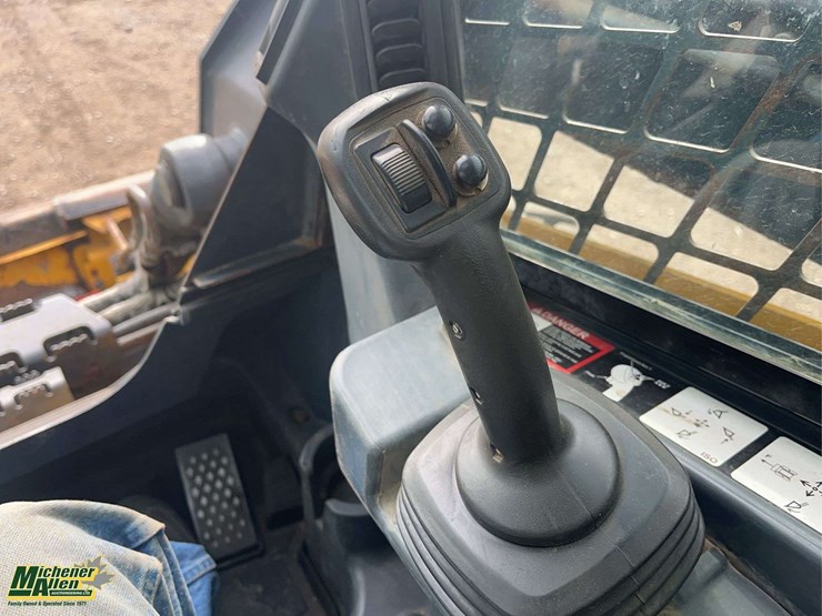 2013-deere-332e-image-13