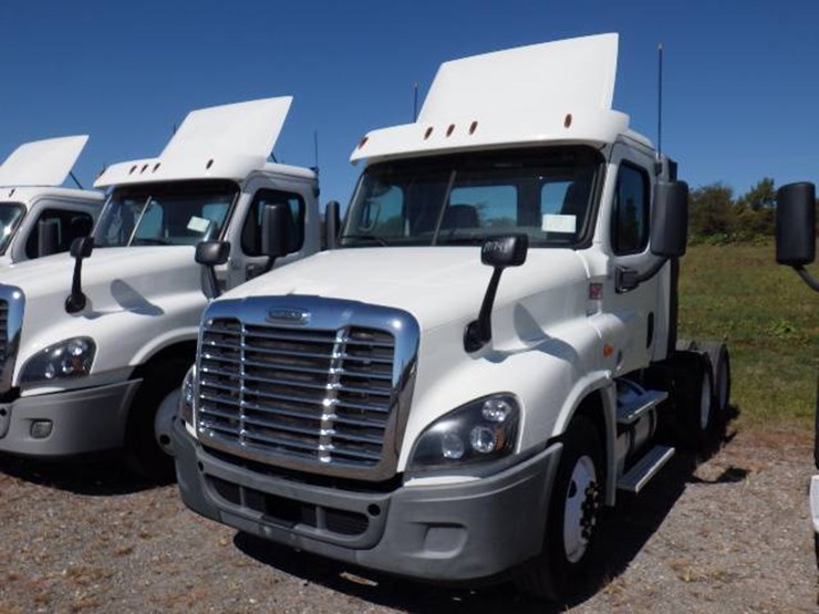 2017-freightliner-cascadia-125-image-1