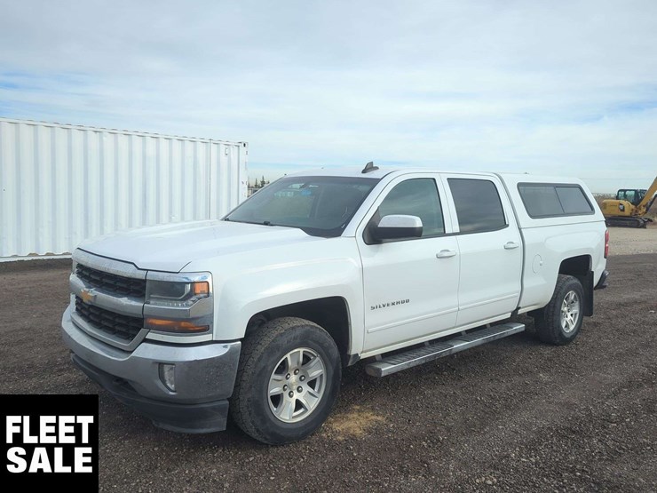 2017-chevrolet-silverado-1500-image-1