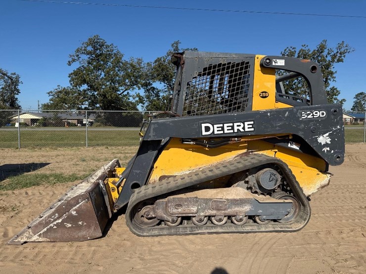 2012-john-deere-329d-image-1