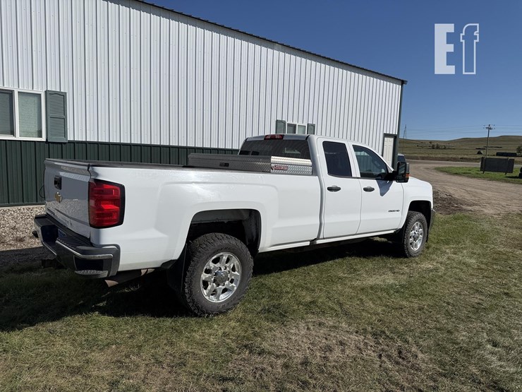 2017-chevrolet-silverado-2500hd-image-15