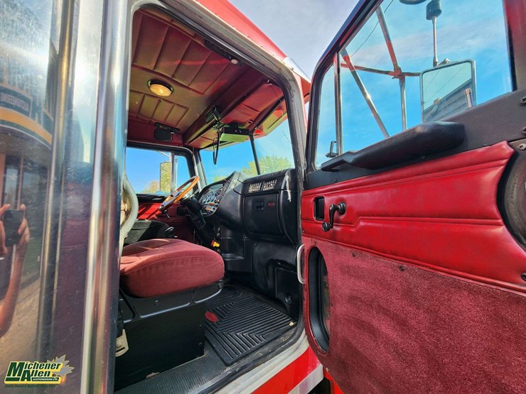 2004-peterbilt-379-image-40