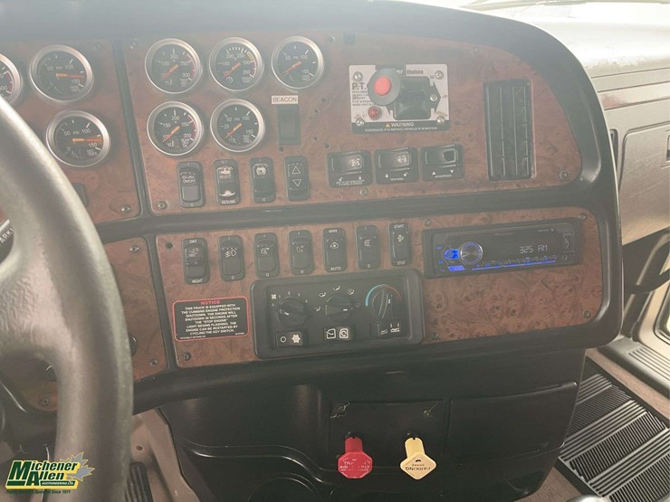 2008-peterbilt-387-image-13