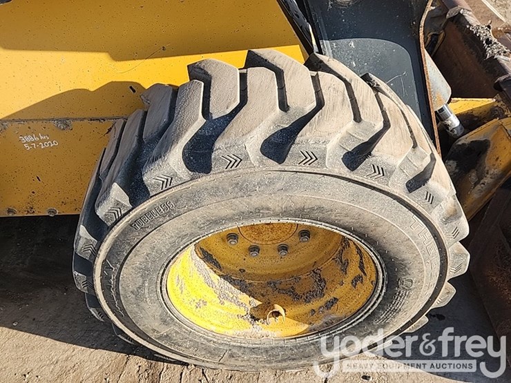 2010-deere-332d-image-10