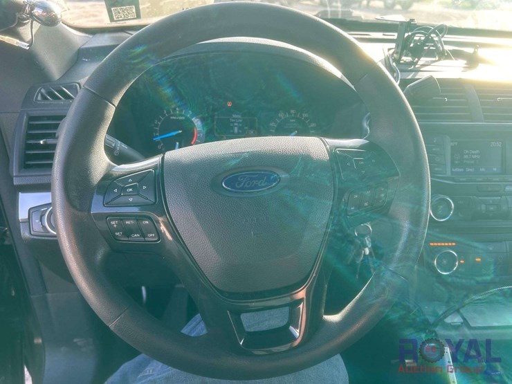 2016-ford-explorer-image-13