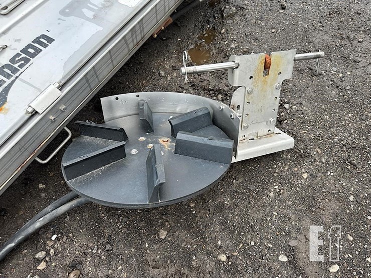 swenson-96"-stainless-tailgate-salt-spreader-13-image-6