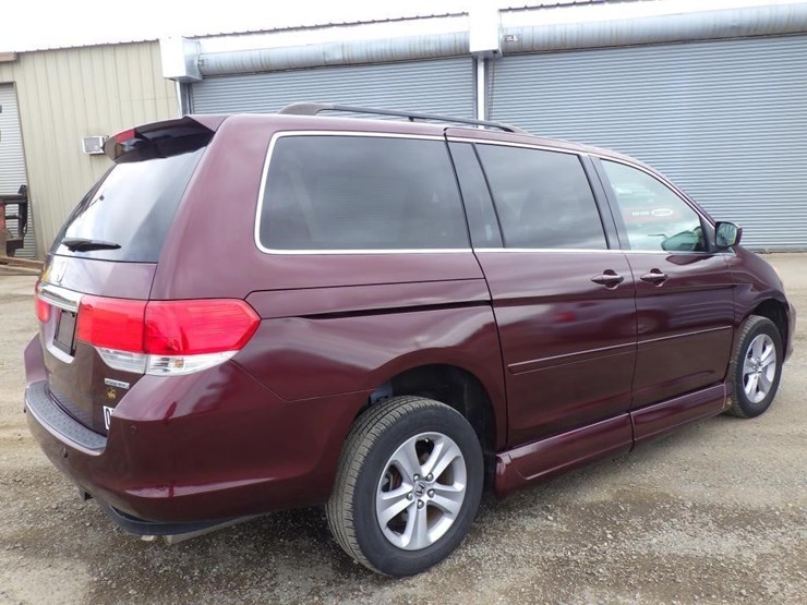 2010-honda-odyssey-image-3