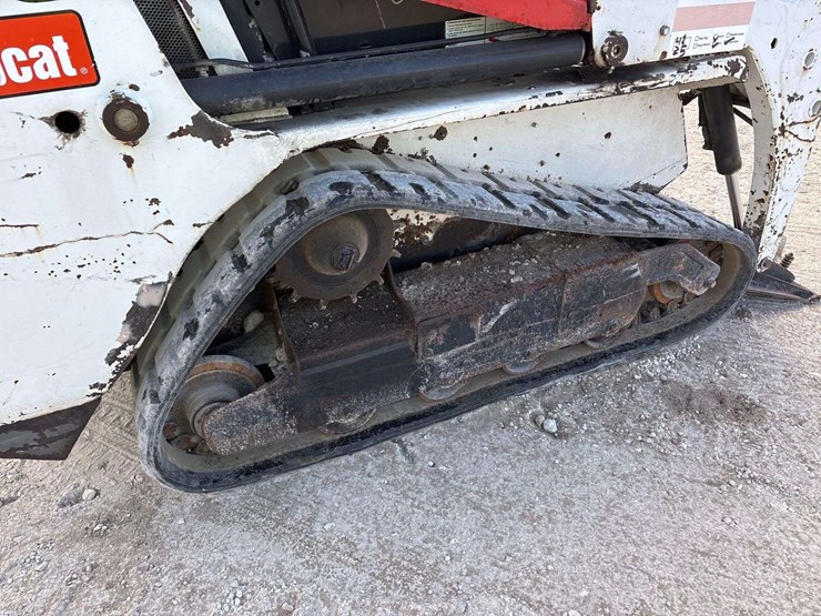 2012-bobcat-t110-image-12