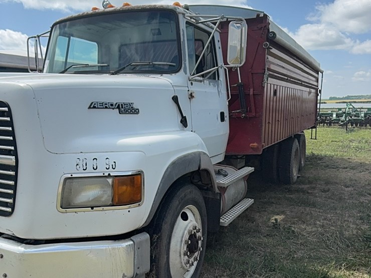 1995-ford-l9000-image-3