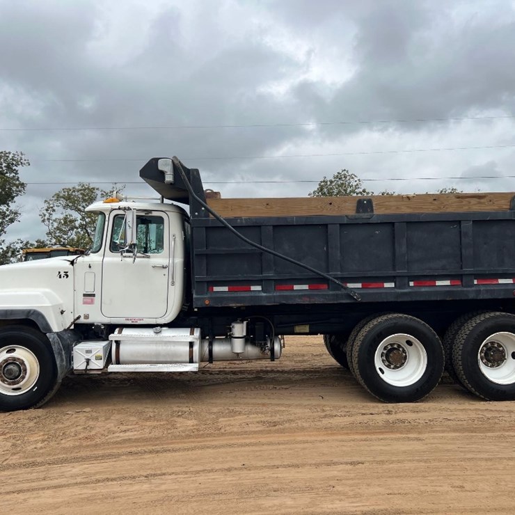 2002 MACK RD688S