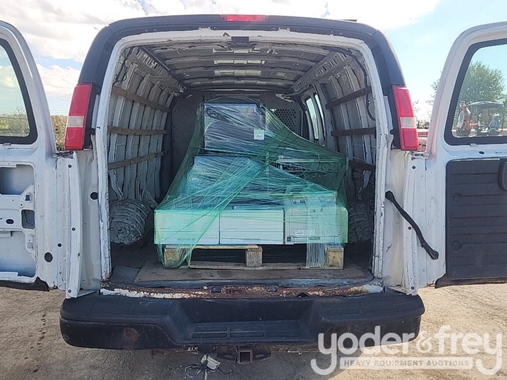 2006-gmc-savana-g2500-image-24