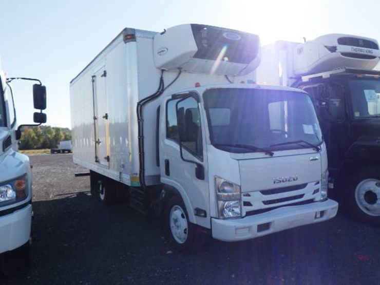 2017-isuzu-nqr-image-2