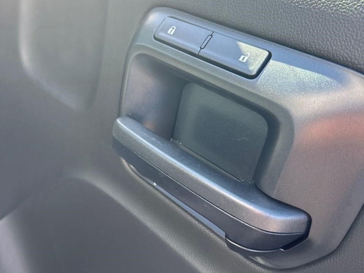 2023-chevrolet-silverado-6500hd-image-41