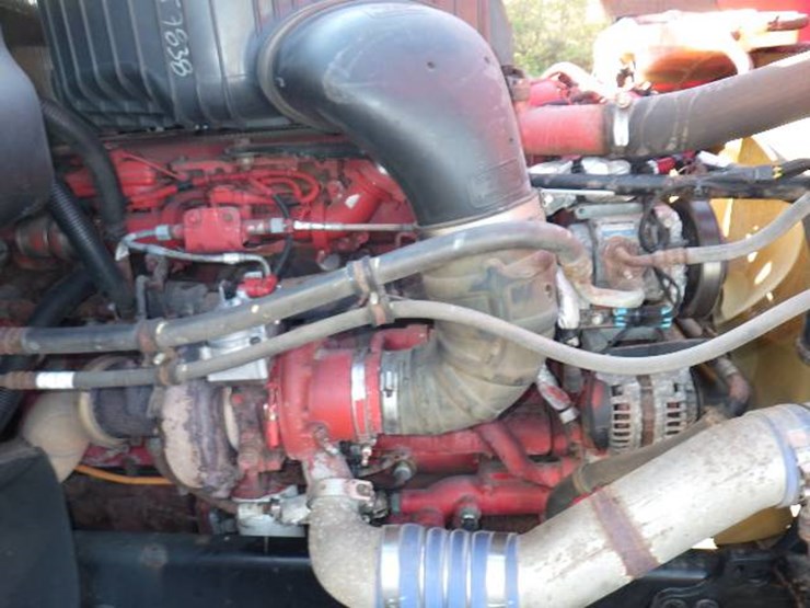 2019-freightliner-coronado-122sd-image-15