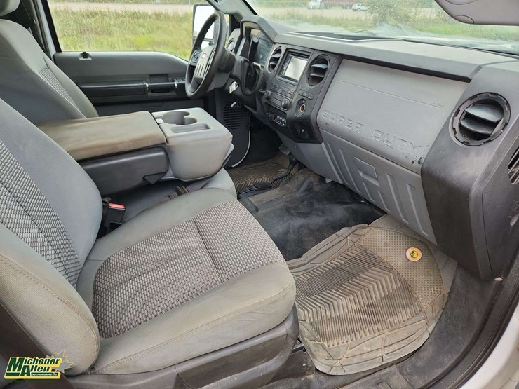 2014-ford-f550-image-25