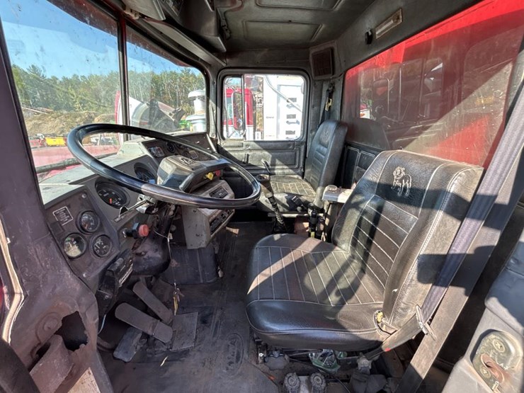 1993-mack-dm690s-image-56