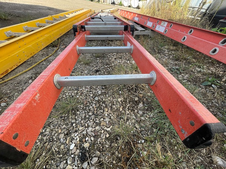 #1901-•-fiberglass-extension-ladder-image-2
