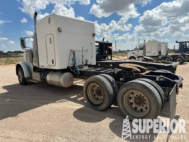 2014-peterbilt-389-image-2