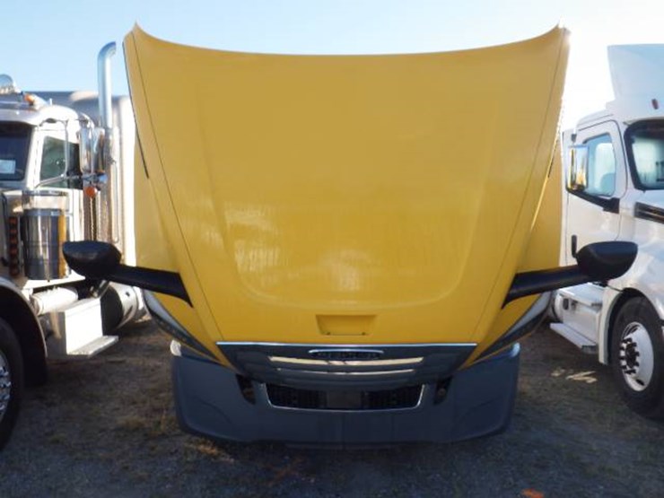 2019-freightliner-cascadia-126-image-15