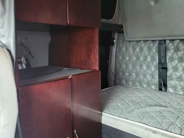 2020-western-star-5700xe-image-7