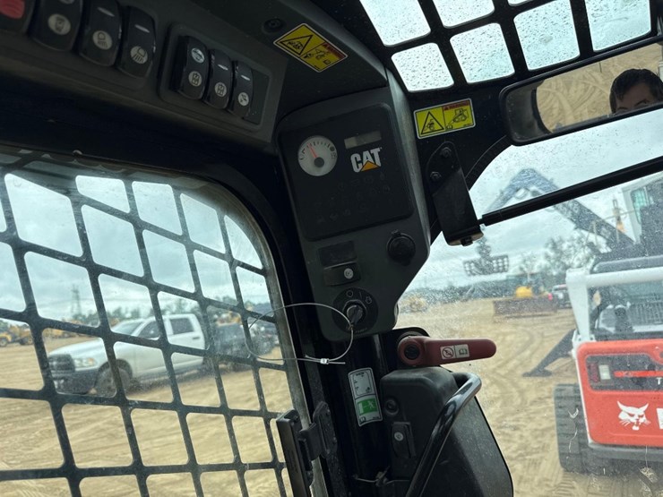 2012-caterpillar-262c2-image-25