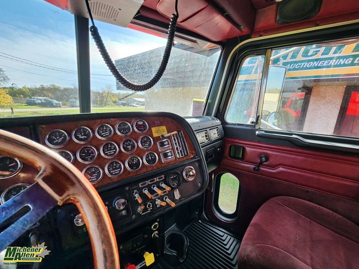 2004-peterbilt-379-image-30