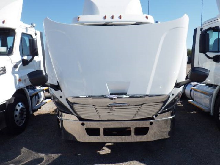 2017-freightliner-cascadia-113-image-13