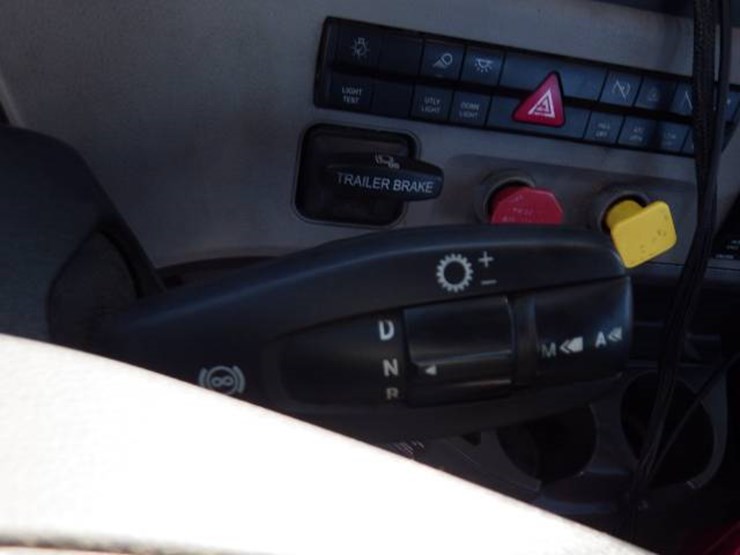 2018-freightliner-cascadia-126-image-10