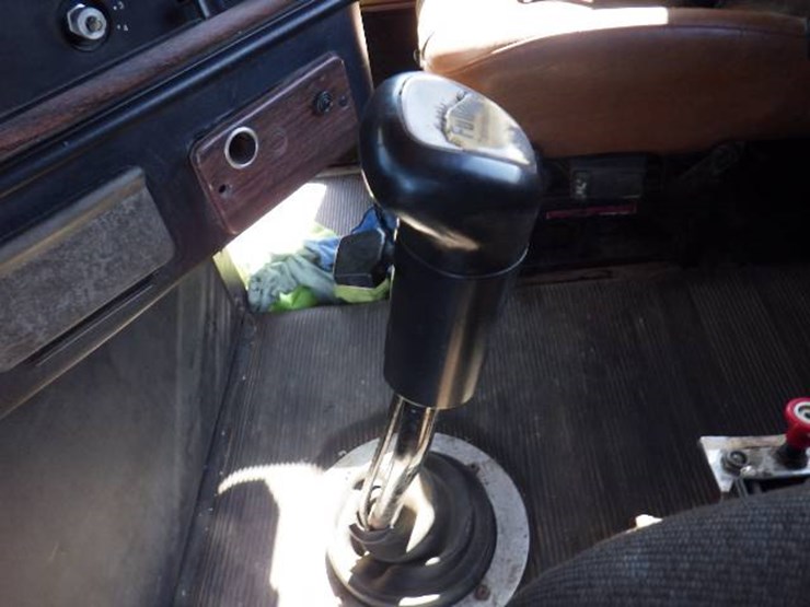 2001-freightliner-fld120-image-9