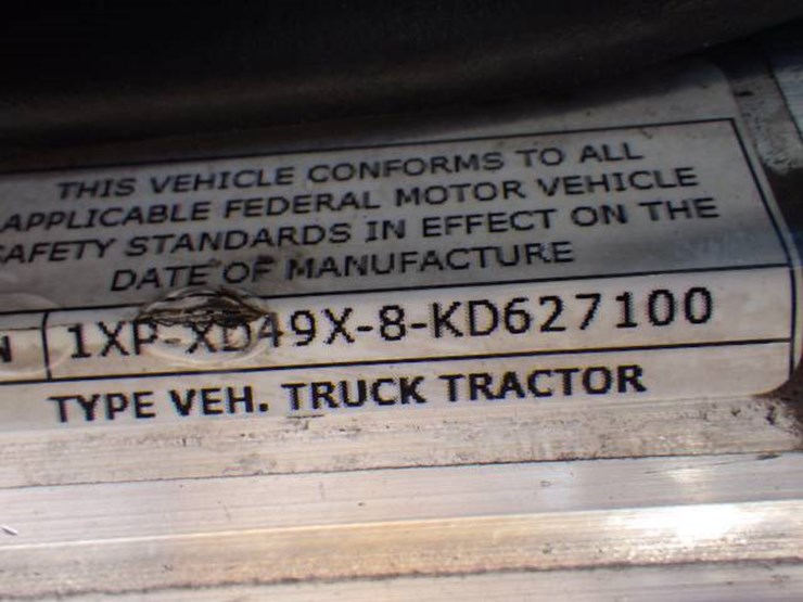 2019-peterbilt-389-image-11
