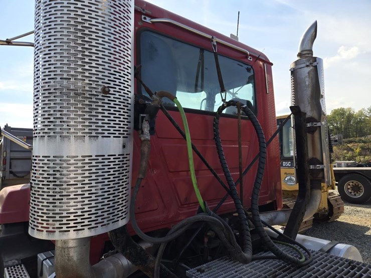 2005-mack-cl733-image-25