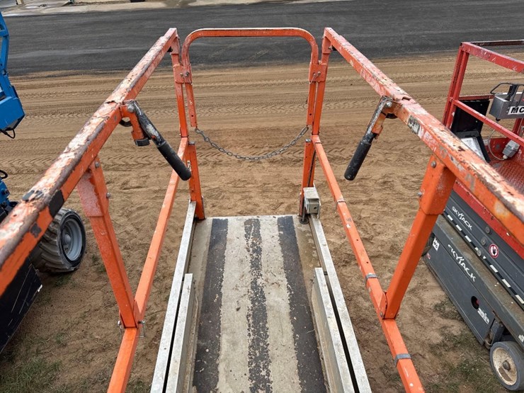2008-jlg-2630es-image-12