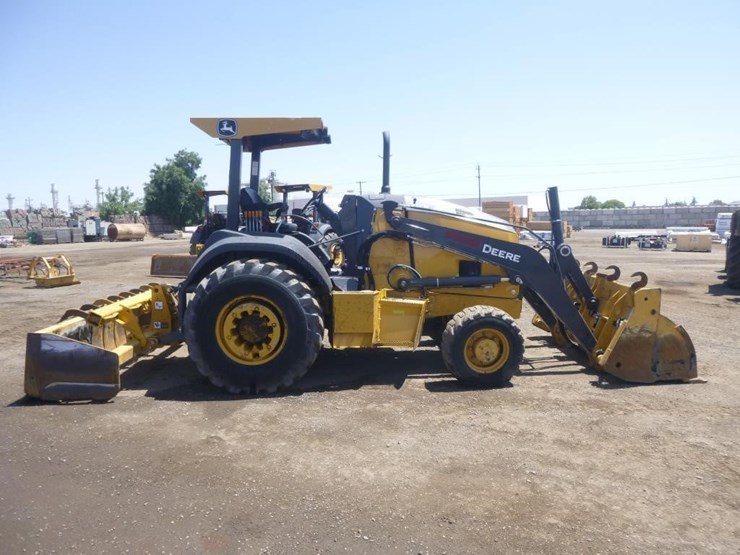 2021-deere-210l-image-21