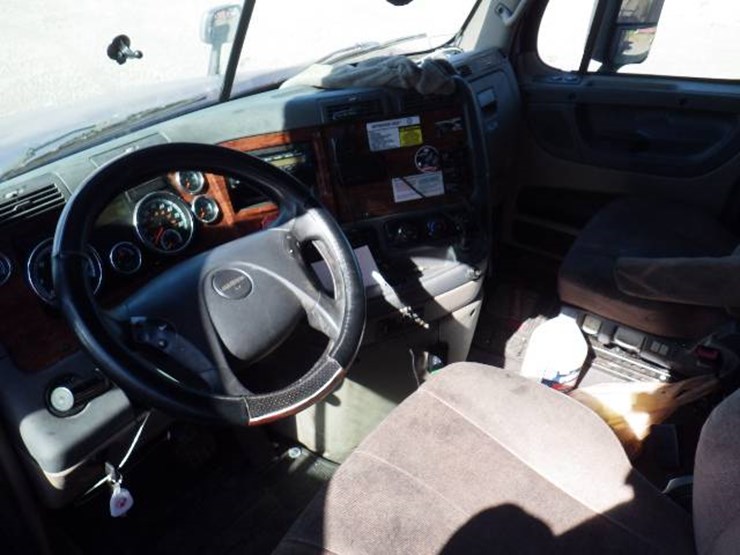 2016-freightliner-cascadia-125-evolution-image-13