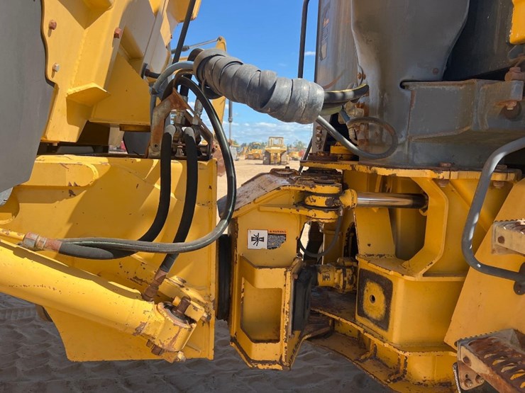 2006-deere-250d-image-18