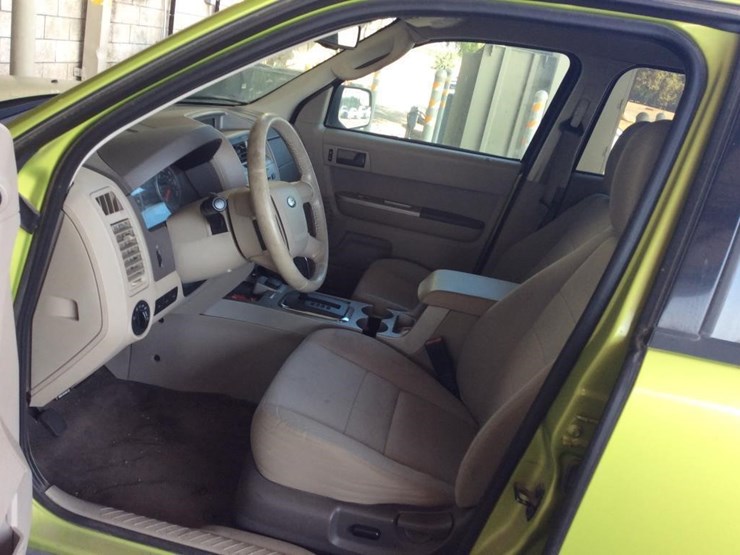 2011-ford-escape-image-6