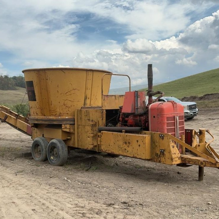 #121 • Farmhand 900 Tubgrinder
