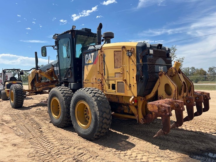 caterpillar-120-image-2