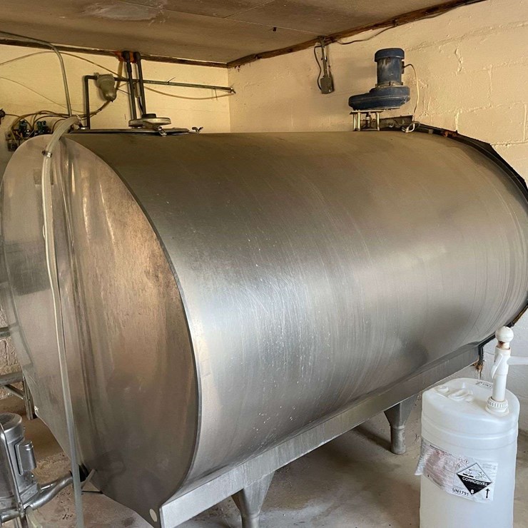 MUELLER 2000 GALLON MILK TANK