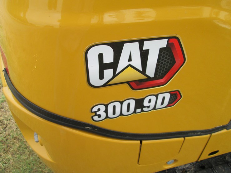 2023-caterpillar-300.9d-image-9