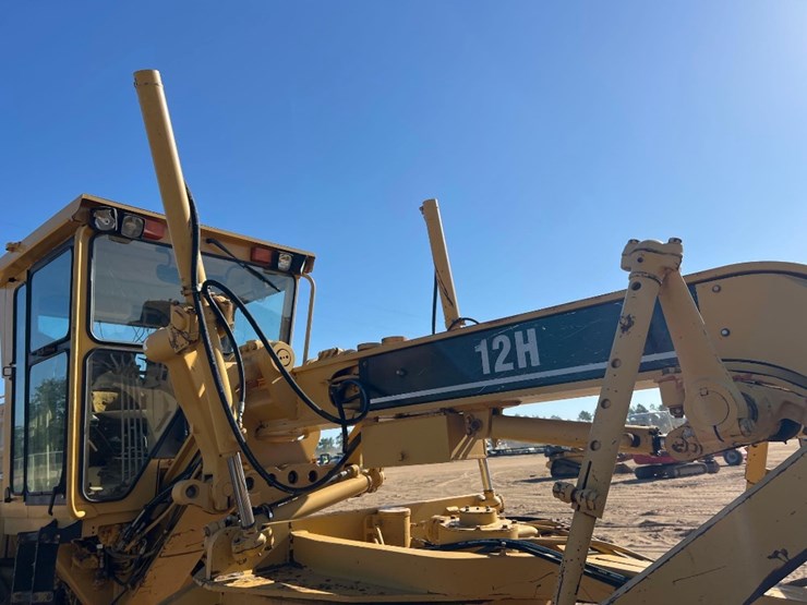 1998-caterpillar-12h-image-18